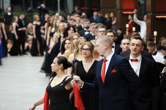 Bal Studniówkowy Zespołu Szkół Elektronicznych w Atelii. 