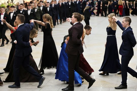 Bal Studniówkowy Zespołu Szkół Elektronicznych w Atelii. 