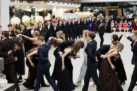 Bal Studniówkowy Zespołu Szkół Elektronicznych w Atelii. 