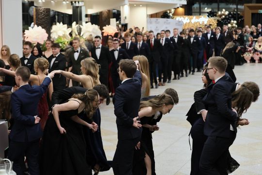 Bal Studniówkowy Zespołu Szkół Elektronicznych w Atelii. 