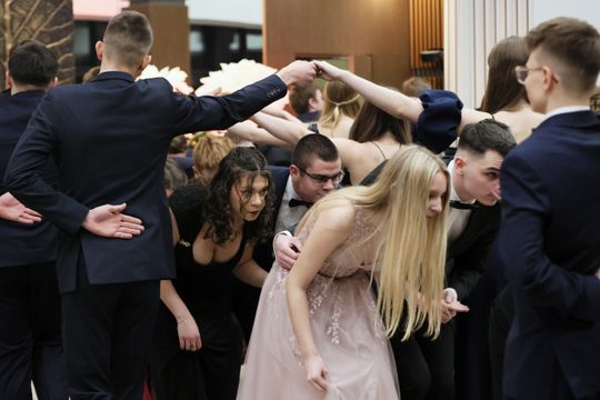 Bal Studniówkowy Zespołu Szkół Elektronicznych w Atelii. 