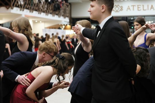 Bal Studniówkowy Zespołu Szkół Elektronicznych w Atelii. 