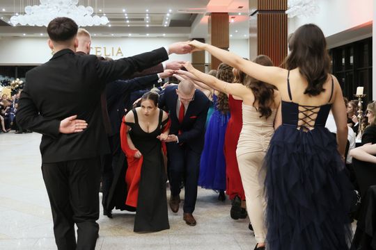 Bal Studniówkowy Zespołu Szkół Elektronicznych w Atelii. 