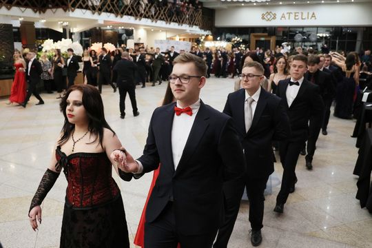 Bal Studniówkowy Zespołu Szkół Elektronicznych w Atelii. 