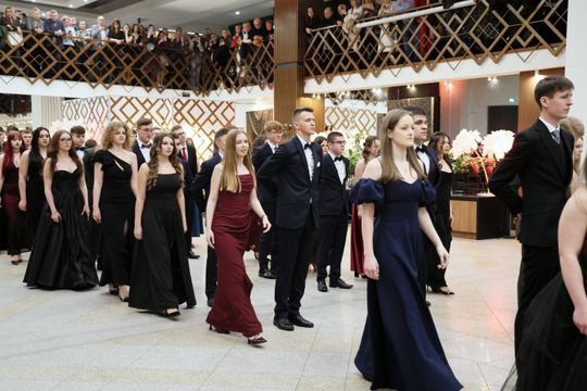 Bal Studniówkowy Zespołu Szkół Elektronicznych w Atelii. 