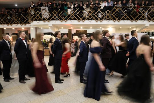 Bal Studniówkowy Zespołu Szkół Elektronicznych w Atelii. 