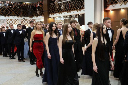 Bal Studniówkowy Zespołu Szkół Elektronicznych w Atelii. 