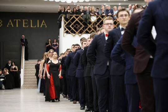 Bal Studniówkowy Zespołu Szkół Elektronicznych w Atelii. 