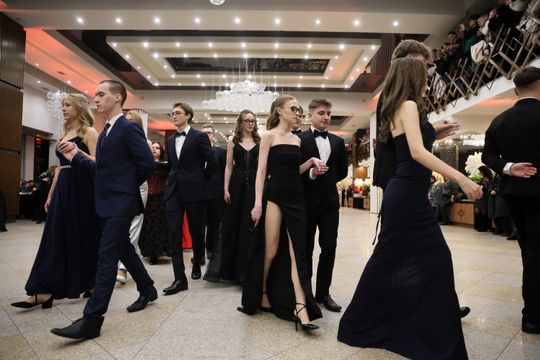 Bal Studniówkowy Zespołu Szkół Elektronicznych w Atelii. 