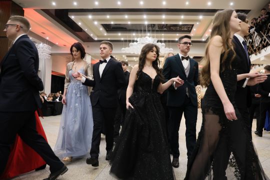 Bal Studniówkowy Zespołu Szkół Elektronicznych w Atelii. 