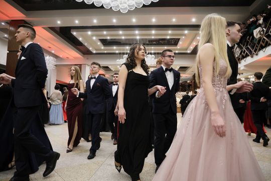 Bal Studniówkowy Zespołu Szkół Elektronicznych w Atelii. 