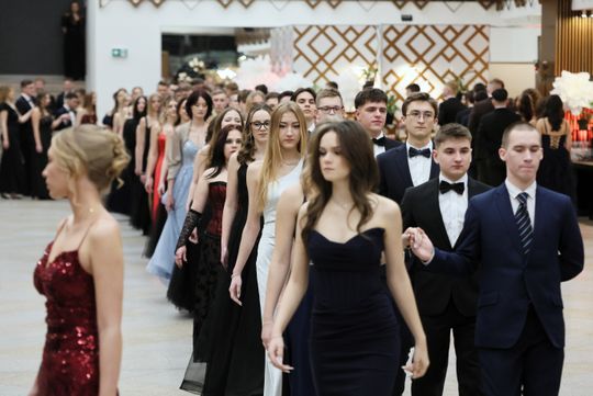 Bal Studniówkowy Zespołu Szkół Elektronicznych w Atelii. 