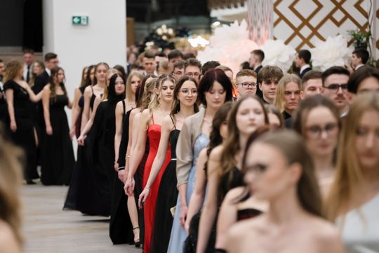 Bal Studniówkowy Zespołu Szkół Elektronicznych w Atelii. 