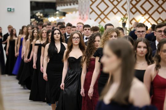 Bal Studniówkowy Zespołu Szkół Elektronicznych w Atelii. 