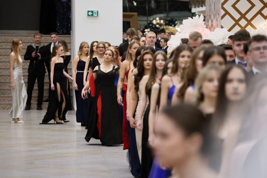 Bal Studniówkowy Zespołu Szkół Elektronicznych w Atelii. 