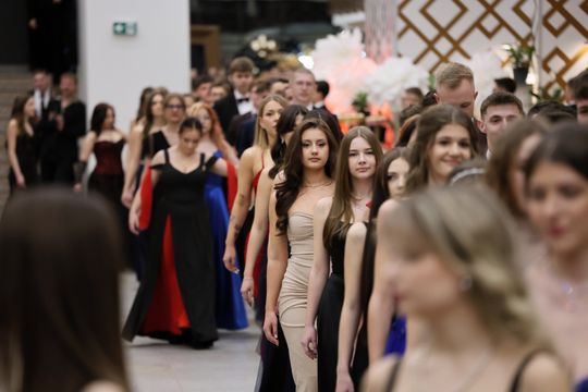 Bal Studniówkowy Zespołu Szkół Elektronicznych w Atelii. 