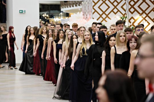 Bal Studniówkowy Zespołu Szkół Elektronicznych w Atelii. 