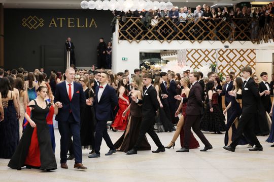 Bal Studniówkowy Zespołu Szkół Elektronicznych w Atelii. 