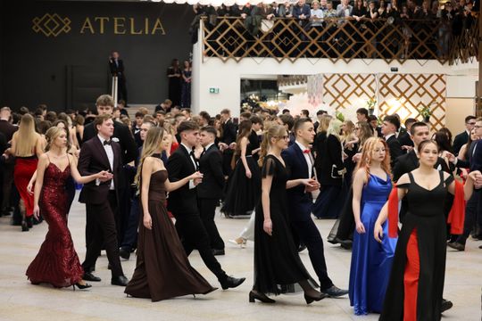 Bal Studniówkowy Zespołu Szkół Elektronicznych w Atelii. 