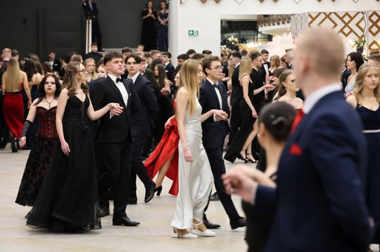 Bal Studniówkowy Zespołu Szkół Elektronicznych w Atelii. 