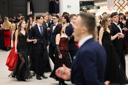 Bal Studniówkowy Zespołu Szkół Elektronicznych w Atelii. 