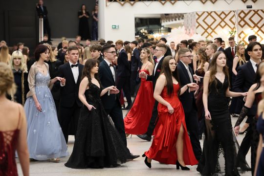 Bal Studniówkowy Zespołu Szkół Elektronicznych w Atelii. 