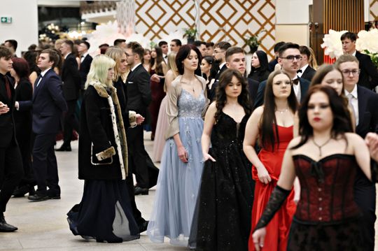 Bal Studniówkowy Zespołu Szkół Elektronicznych w Atelii. 