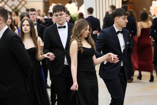 Bal Studniówkowy Zespołu Szkół Elektronicznych w Atelii. 