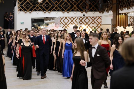 Bal Studniówkowy Zespołu Szkół Elektronicznych w Atelii. 