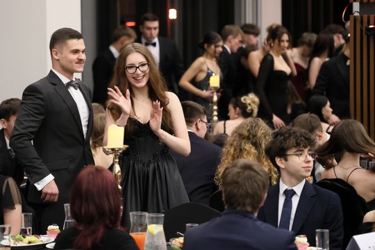 Bal Studniówkowy Zespołu Szkół Elektronicznych w Atelii. 