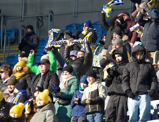 To był mecz dla wytrwałych. Motor w arktycznych warunkach pokonuje przyjezdnych ze Szczecina. Zobacz zdjęcia kibiców.