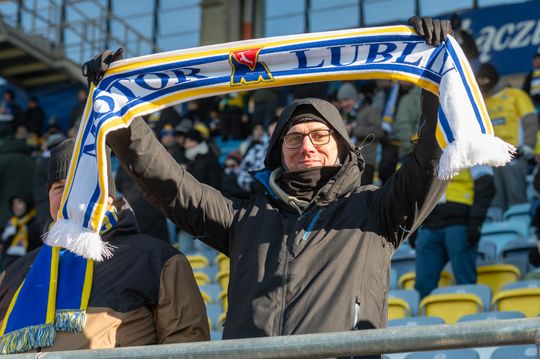 To był mecz dla wytrwałych. Motor w arktycznych warunkach pokonuje przyjezdnych ze Szczecina. Zobacz zdjęcia kibiców.