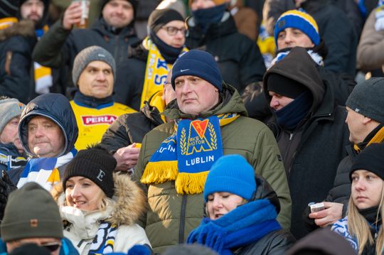 To był mecz dla wytrwałych. Motor w arktycznych warunkach pokonuje przyjezdnych ze Szczecina. Zobacz zdjęcia kibiców.