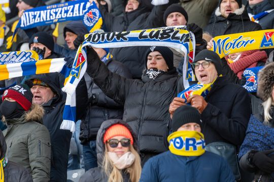 To był mecz dla wytrwałych. Motor w arktycznych warunkach pokonuje przyjezdnych ze Szczecina. Zobacz zdjęcia kibiców.