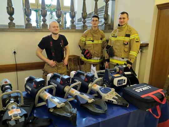 Prezentacja nowego sprzętu strażaków ochotników podczas obrad XVII sesji Rady Miasta Lublin