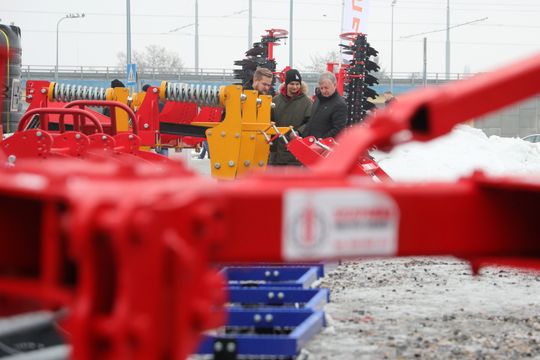 Agro - park. Pokaz nowoczesnego sprzętu rolniczego w halach Targów Lublin. 