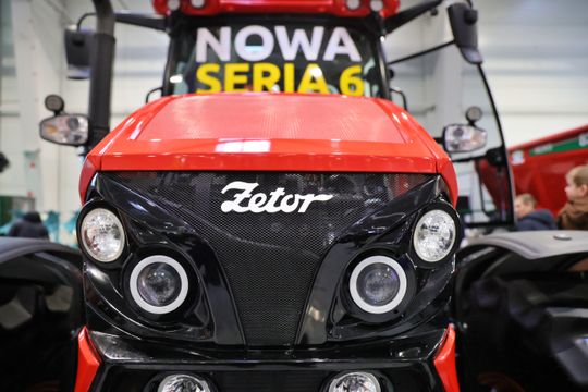 Agro - park. Pokaz nowoczesnego sprzętu rolniczego w halach Targów Lublin. 