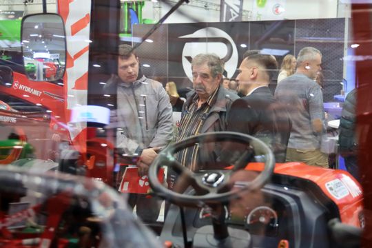 Agro - park. Pokaz nowoczesnego sprzętu rolniczego w halach Targów Lublin. 