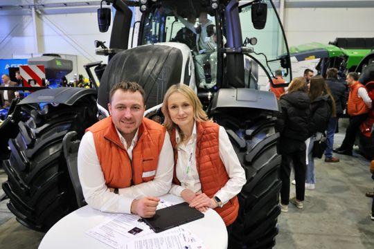 Agro - park. Pokaz nowoczesnego sprzętu rolniczego w halach Targów Lublin. 