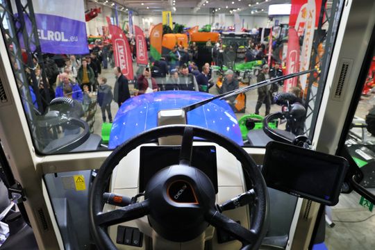 Agro - park. Pokaz nowoczesnego sprzętu rolniczego w halach Targów Lublin. 