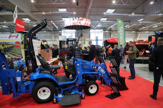 Agro - park. Pokaz nowoczesnego sprzętu rolniczego w halach Targów Lublin. 