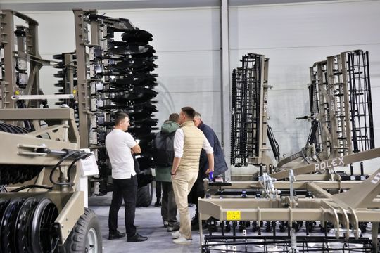 Agro - park. Pokaz nowoczesnego sprzętu rolniczego w halach Targów Lublin. 