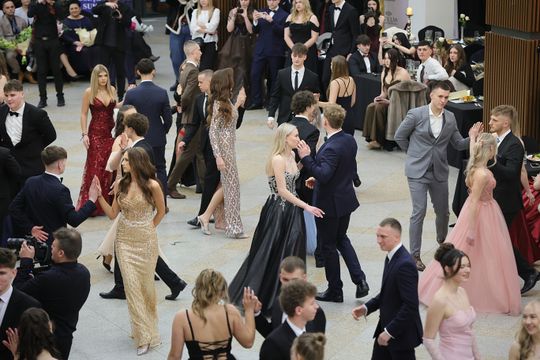 Studniówka Liceum Ogólnokształcącego Lubelskiej Akademii WSEI w Atelii.