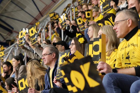 Tak bawili się kibice na meczu siatkarzy. Wsparcie trybun nie pomogło Luk Bogdanka znowu przegrała.