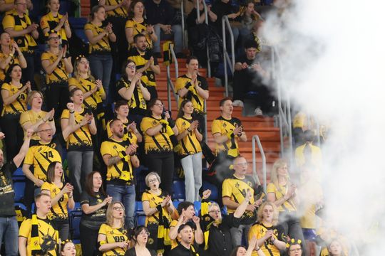 Tak bawili się kibice na meczu siatkarzy. Wsparcie trybun nie pomogło Luk Bogdanka znowu przegrała.