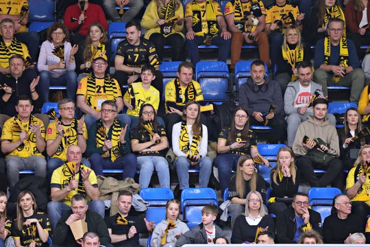 Tak bawili się kibice na meczu siatkarzy. Wsparcie trybun nie pomogło Luk Bogdanka znowu przegrała.