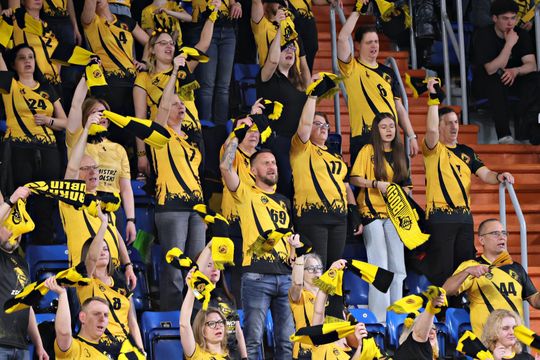 Tak bawili się kibice na meczu siatkarzy. Wsparcie trybun nie pomogło Luk Bogdanka znowu przegrała.