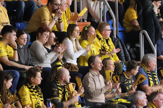 Tak bawili się kibice na meczu siatkarzy. Wsparcie trybun nie pomogło Luk Bogdanka znowu przegrała.