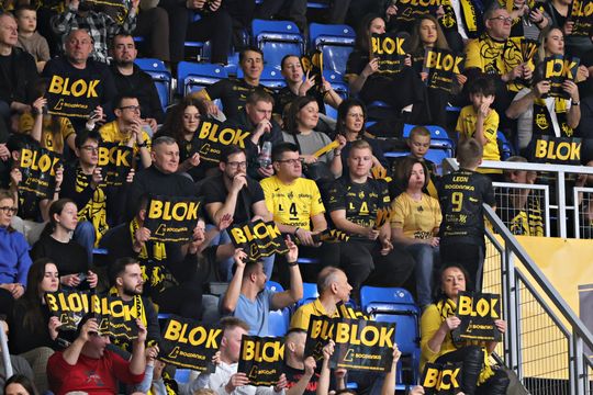 Tak bawili się kibice na meczu siatkarzy. Wsparcie trybun nie pomogło Luk Bogdanka znowu przegrała.