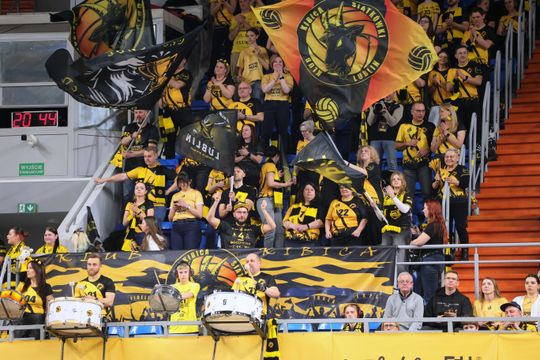 Tak bawili się kibice na meczu siatkarzy. Wsparcie trybun nie pomogło Luk Bogdanka znowu przegrała.